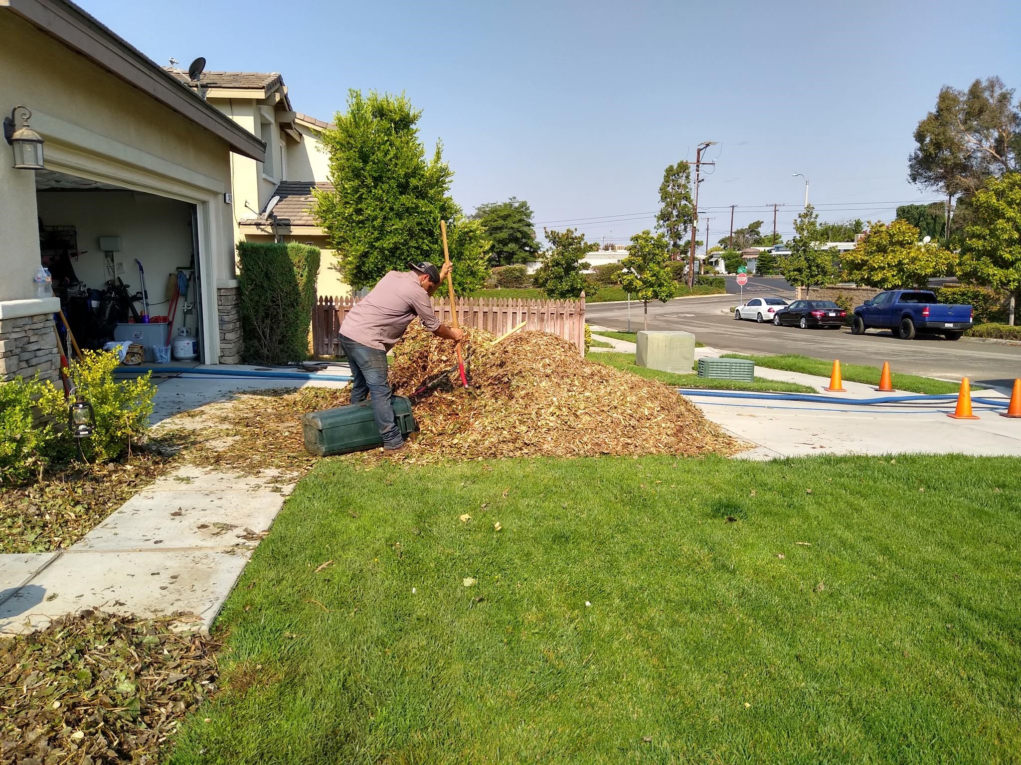 American Tree Company Apple Valley Ca Free Mulch Delivered We Are Spreading This For The Customer Who Opted To Have Us Spread Mulch At Our Standard Hourly Rate